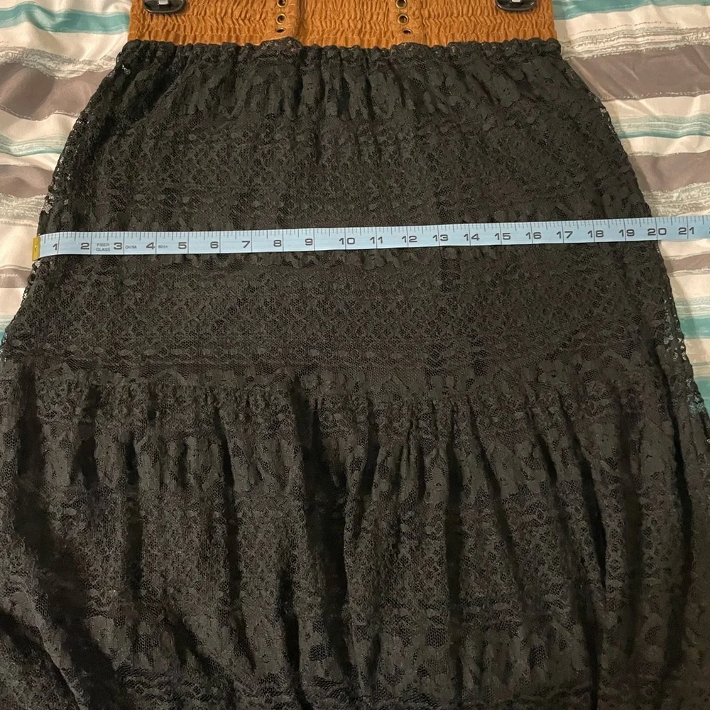 Beautiful black lace skirt - Picture 6 of 6